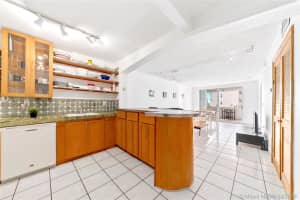 1331 Lincoln Rd, Miami Beach, FL 33139, Sold 07/24/19