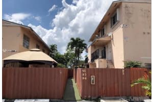 15690 SW 82nd Cir Ln, Miami, FL 33193, Sold 05/17/19
