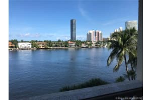 19925 NE 39th Pl, Miami, FL 33180, Sold 02/26/20