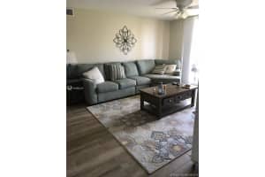 19701 E Country Club Dr 5606, Aventura