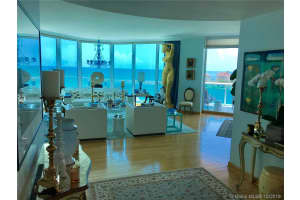 300 South Pointe Dr APT 1401, Miami Beach, FL 33139, Sold 12/19/19
