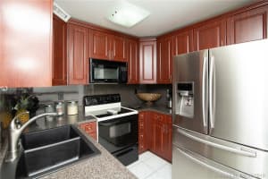 301 W Park Dr, Miami, FL 33172, Sold 06/26/19