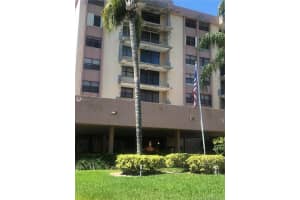 900 NE 195th St, Miami, FL 33179, Sold 10/29/20