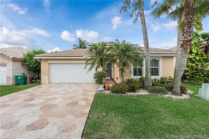 376 E Royal Cove Cir, Davie, FL 33325, Sold 08/15/19