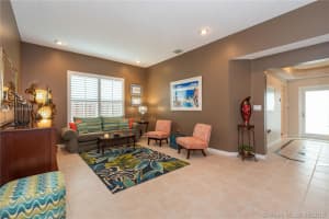 376 E Royal Cove Cir, Davie, FL 33325, Sold 08/15/19