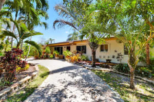 301 S 57th Way, Hollywood, FL 33023, Sold 09/17/19