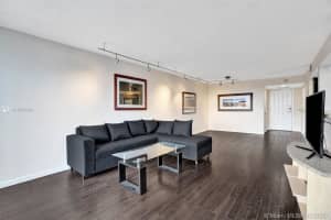 400 Leslie Dr, Hallandale Beach, FL 33009, Sold 06/15/20