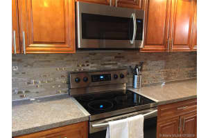 922 NE 199th St, Miami, FL 33179, Sold 01/10/20