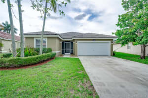 19467 NW 24th Pl, Pembroke Pines, FL 33029, Sold 10/08/19