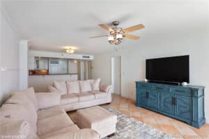 2625 Collins Ave, Miami, FL 33140, Sold 04/05/21