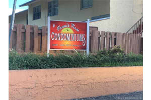 15441 SW 81st Cir Ln, Miami, FL 33193, Sold 09/13/19