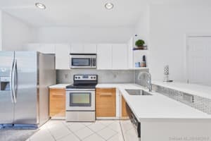 4333 Vineyard Cir, Weston, FL 33332, Sold 09/13/19