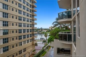 4775 Collins Ave, Miami Beach, FL 33140, Sold 11/23/20