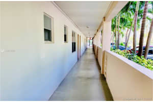 220 Kings Point Dr # 110, Sunny Isles Beach, FL 33160, Sold 11/21/19