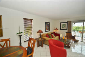 5199 NW 7th St, Miami, FL 33126, Sold 09/27/19