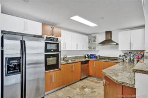 170 SE 14th St, Miami, FL 33131, Sold 02/27/20