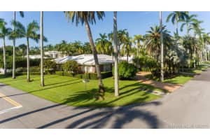 71 Lagorce Cir, Miami Beach, FL 33141, Sold 03/09/20