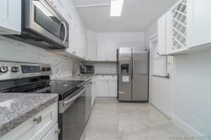 3401 N Country Club Dr # Ei118, Aventura, FL 33180, Sold 12/07/20