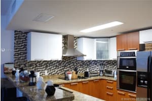 170 SE 14th St, Miami, FL 33131, Sold 02/24/20