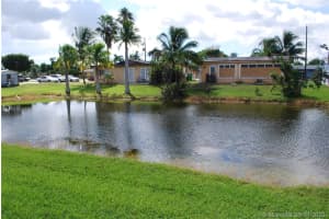 6828 NW 29th St, Sunrise, FL 33313, Sold 04/30/20