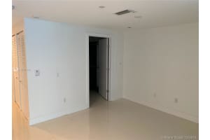 2950 NE 188th St, Miami, FL 33180, Sold 04/23/20