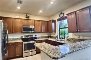 807 E Village Cir #4f, Davie, FL 33325, Sold 05/01/20