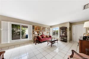 987 NW 106th Ave Cir, Miami, FL 33172, Sold 12/04/19