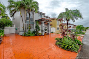 8516 NW 196th Terrace, Hialeah, FL 33015, Sold 01/21/20