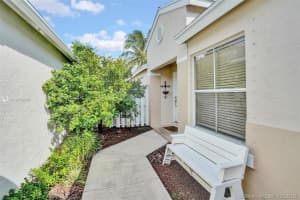 4304 SW 72nd Terrace, Davie, FL 33314, Sold 12/12/19