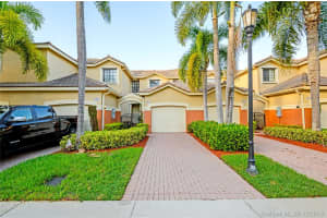 3875 Tree Top Dr, Weston, FL 33332, Sold 12/27/19