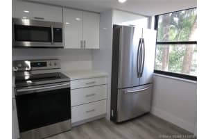 10000 NW 9th St Cir, Miami, FL 33172, Sold 02/06/20