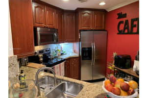 10249 NW 9th St Cir, Miami, FL 33172, Sold 01/17/20