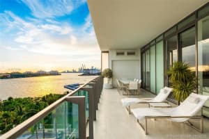 800 South Pointe Dr, Miami Beach, FL 33139, Sold 04/16/21