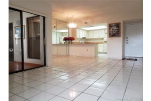 10893 NW 7th St, Miami, FL 33172, Sold 10/09/20