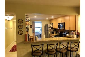 17 N Valencia Dr, Davie, FL 33324, Sold 02/07/20