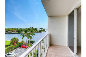 10350 W Bay Harbor Dr #4p, Miami Beach, FL 33154, Sold 08/28/20