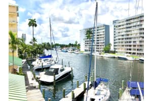 2415 NW 16th St Rd, Miami, FL 33125, Sold 01/26/21