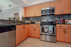 9300 Fontainebleau Blvd E409, Miami, FL 33172, Sold 02/20/20