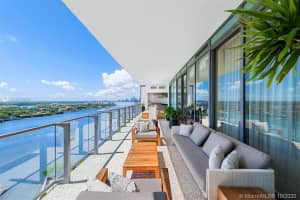 800 South Pointe Dr, Miami Beach, FL 33139, Sold 03/30/21