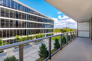 2960 NE 207th St, Aventura, FL 33180, Sold 10/26/21