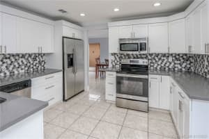 8248 NW 195th Terrace, Hialeah, FL 33015, Sold 03/23/20
