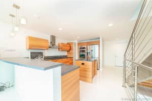2950 NE 188th St, Miami, FL 33180, Sold 02/27/20