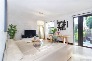 9770 NW 10th St, Miami, FL 33172, Sold 03/02/20