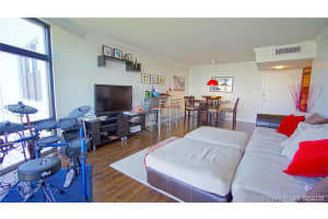 3375 N Country Club Dr, Miami, FL 33180, Sold 01/30/20