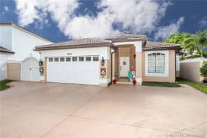 8224 NW 199th Terrace, Hialeah, FL 33015, Sold 04/10/20
