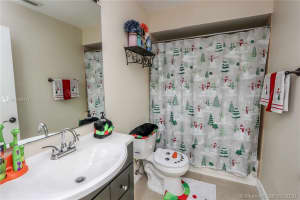 8224 NW 199th Terrace, Hialeah, FL 33015, Sold 04/10/20