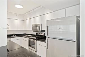 800 Claughton Island Dr, Miami, FL 33131, Sold 11/12/20