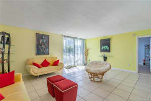 1045 10th St, Miami Beach, FL 33139, Sold 04/14/20