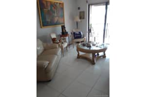 290 W Park Dr, Miami, FL 33172, Sold 07/02/20