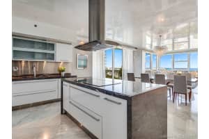 400 Alton Rd, Miami Beach, FL 33139, Sold 04/02/20